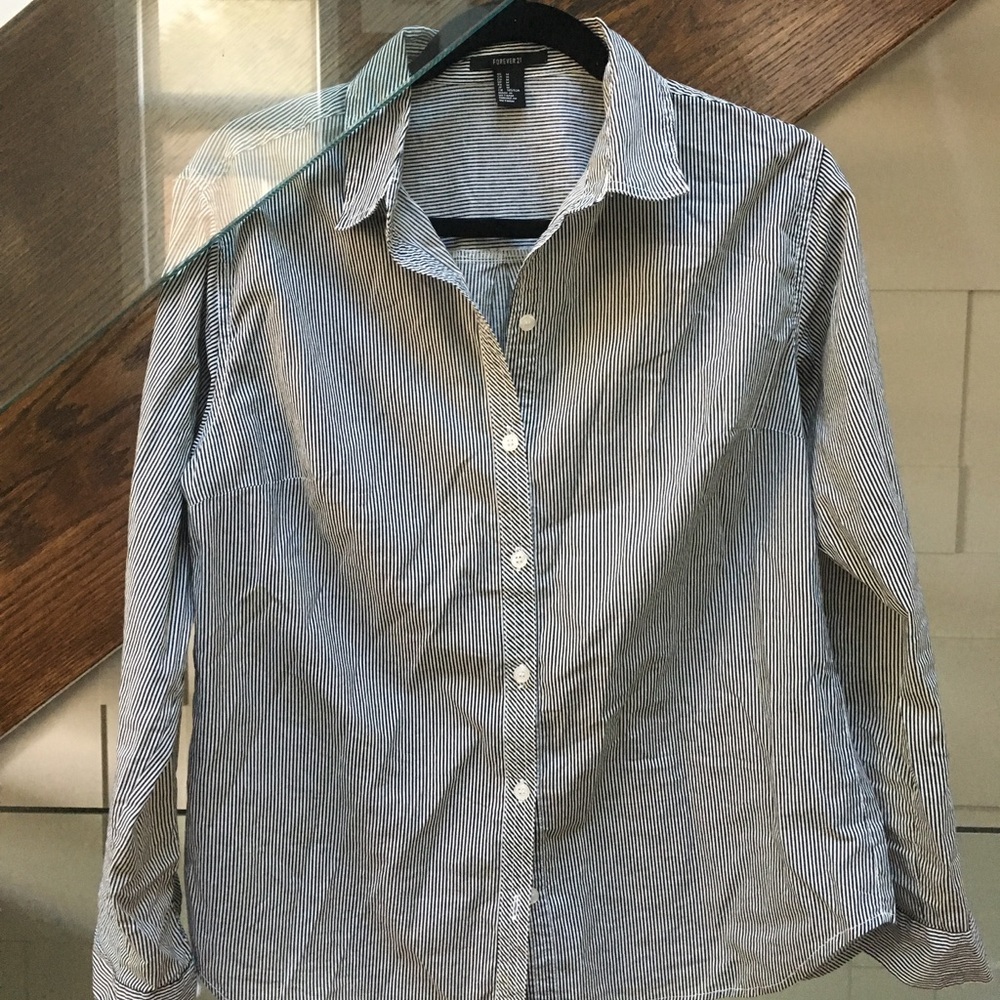 🌸3/$20 Boxy black and white striped button up